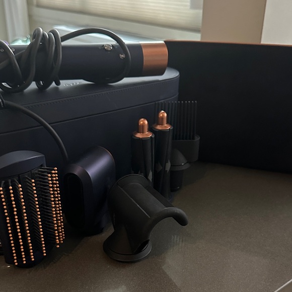 Dyson Airwrap - Prussian blue/Rich copper (Used Once) - Picture 6 of 6